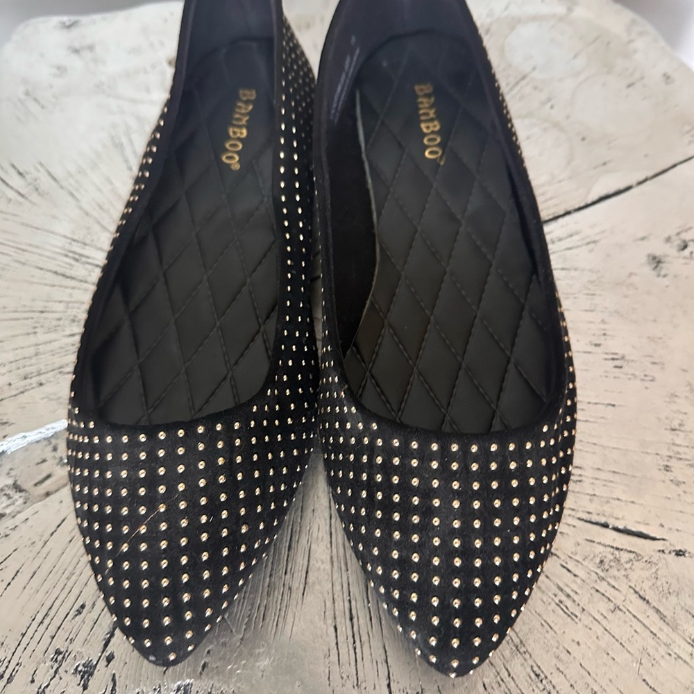 BAMBOO Black Pointed-Toe Studded Flats